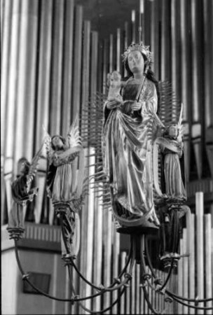 Wetzlar: Inneres des Domes, Madonna vor Orgel, hängend