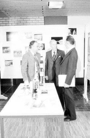 Freiburg: Ausstellungskoje [-nische] mit Raketenmodellen
