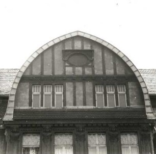 Cottbus, Karl-Liebknecht-Straße 9a. Wohn-und Geschäftshaus (um 1910). Giebel