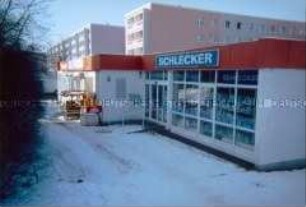 Drogeriegeschäft im Schnee (Altersgruppe 18-21)