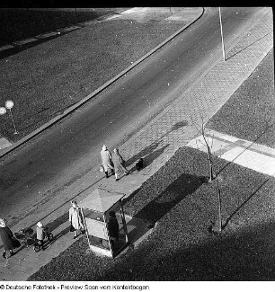Hochhaus Terrassenufer (verschiedene Ansichten, Blick von oben, Modell der Carola-Brücke?, Spielplatz, Brückenskulptur der alten Carolabrücke)