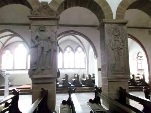 Stiftskirche-Langhaus Innen - Ansicht im Süden mit Ausstattung und Epitaphien sowie Arkaden und Seitenschiff