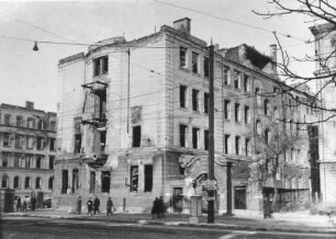 Zerstörte Volksschule am Johannisplatz