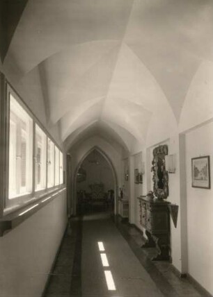 Kloster, Kirchweg 13. Gerhart-Hauptmann-Gedächtnisstätte. Kreuzgang