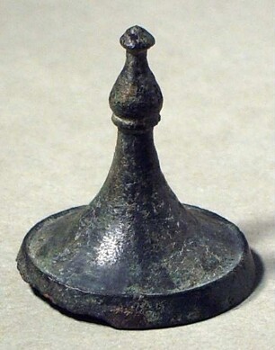 Zierbuckel (profilierter Kopf eines Ziernagels)