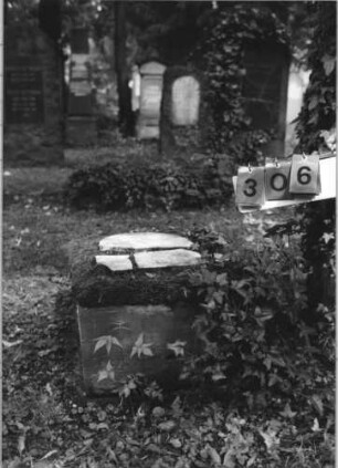 Grabstein 306 [Hahn S. 36 Grab-Nr. 220]