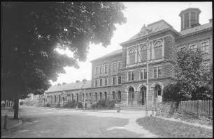 Großenhain. Amalienallee mit Bürgerschule