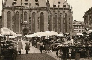 Würzburg, Marktplatz : Würzburg, Marktplatz. Ansicht mit Verkaufsständen. Blick zur Marienkapelle