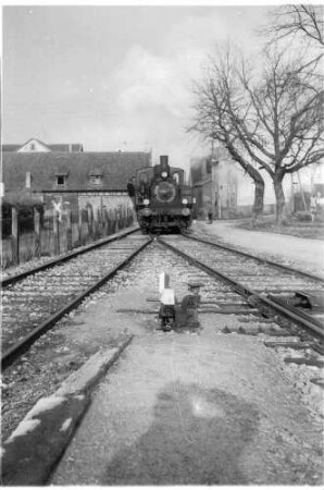 Bahnhof Trochtelfingen, Lok 12, Arbeitszug, Laden von alten Schwellen