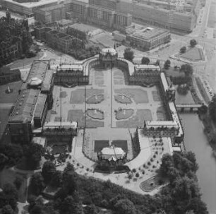 Zwinger in der Inneren Altstadt von Dresden : Blickrichtung Südosten