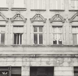 Wohnhaus mit Laden