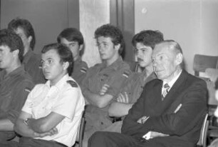 Informationsbesuch von Landesbischof Prof. Dr. Hans-Wolfgang Heidland beim Fernmelderegiment in der General-Fahnert-Kaserne im Rahmen einer Dekanatsreise