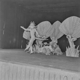 Szenenfoto aus dem Ballett "Die Abenteuer des Pumpot". Darbietung des Staatlichen Ensembles für sorbische Volkskultur
