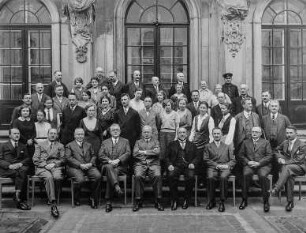 Gruppenaufnahme der Mitarbeiter der Sächsischen Landesbibliothek, 1932