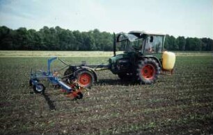 Fotografie: Pflanzenschutz, Feldspritze, Bandspritzung, Mais, Geräteträger, Frontanbau