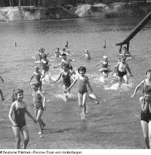 Feriengestaltung (Baden, Boot fahren)