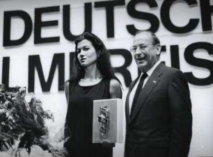 Marie Colbin und Bundesinnenminister Friedrich Zimmermann. Verleihung des Goldenen Bandes