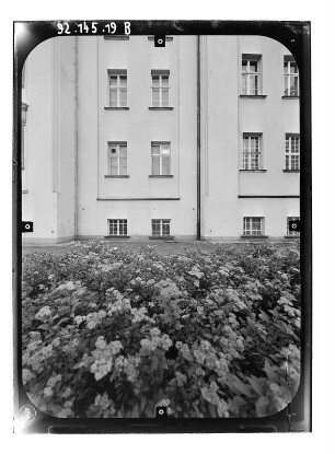 Berlin-Köpenick. Schloß (1677-1681; R. v. Langerfeld). Wasserseite (Teilansicht)