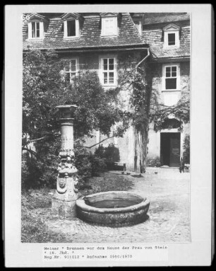 Weimar, Brunnen vor dem Haus der Frau von Stein