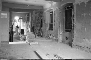 Umbau des ehemaligen Mühlburger Bahnhofs zur Nutzung durch die "Werkstatt 68" als Jugendzentrum in Selbstverwaltung