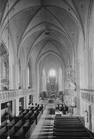 Tangermünde. St. Stephanskirche, Inneres, Blick zum Altar durch das Langhaus