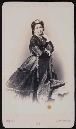 Porträt Valesca Guinand (1837-1916; Schauspielerin). Albuminabzug auf Karton (Carte-de-visite mit Atelieraufdruck verso, bezeichnet 27.01.1867)
