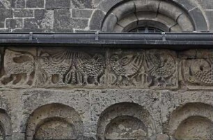 Tierfries: Drachen, Löwen und Adler