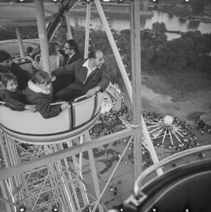 Blick vom Riesenrad im Kulturpark im Plänterwald, 1969. SW-Foto © Kurt Schwarz.