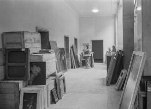Marburg, Staatsarchiv: Depot während des Collecting Point