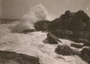 Südwestafrika (Namibia). Lüderitzbucht (Lüderitz). Brandung an der Küste des Atlantischen Ozeans