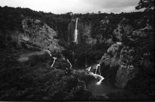 Plitwitzer Seen: [Wasserfall] entfernter vom Höhenweg