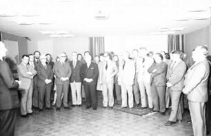 Freiburg: Hotel Stadt Freiburg; Bundesverdienstkreuz für Alfred Löffler MdL, überreicht durch Ministerpräsident Dr. Filbinger