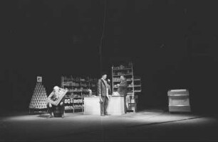 Szenenbilder aus "Der Besuch der alten Dame", tragische Komödie von Friedrich Dürrenmatt. Volksbühne Berlin, 24.02.1965