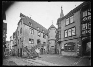 Grafschaftsmuseum bzw. ehemaliges Rathaus mit Treppe, Turm und Gebäude Städtische Sparkasse