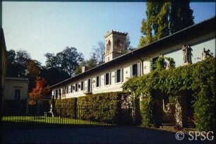 Berlin, Schlossgarten Glienicke, Schloss Glienicke, Innenhof.