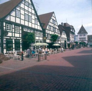 Holzminden. Fußgängerzone mit renovierten Fachwerkhäusern