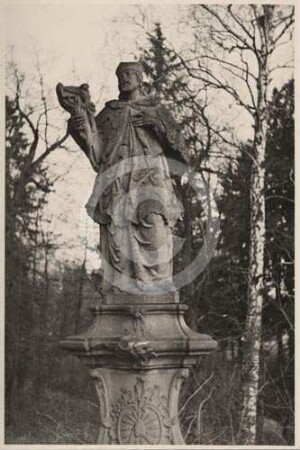 Denkmal am Schloss Heinrichau