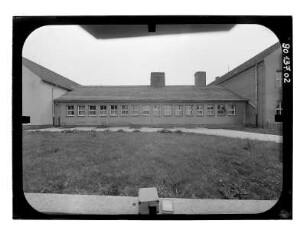 Zarrentin, Rosenstraße 27. Fritz-Reuter-Oberschule (um 1965). Teilansicht von Süden