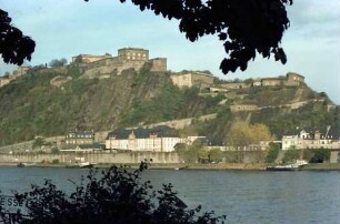 Koblenz: Rhein mit Ehrenbreitenstein, von der Rheinpromenade