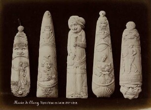 Musée de Cluny. Râpe à tabac en ivoire, XVII.e siècle.