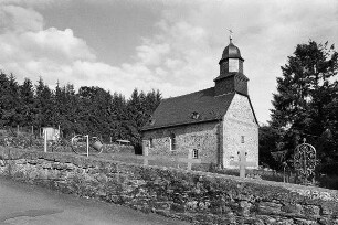 Ev. Laurentiuskirche mit Kirchhof (Kirche); Schmitten, Kirchgasse 17