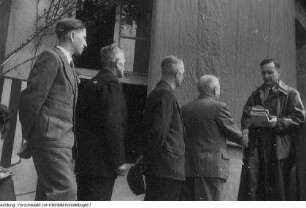 Dresden, Brücke der Einheit (Albertbrücke). Richtfest und Aktivistenauszeichnung. Feier bei "Donaths Neuer Welt", 30. April 1946