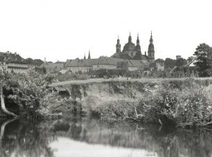 Fulda, Stadtansicht : Fulda. Blick über die Fulda zum Dom nach Südwesten