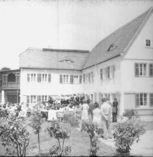 Konzert mit dem Kammerchor des Philharmonischen Chores Dresden unter Leitung von Hartmut Haenchen. Dresden-Hosterwitz, Garten der Gedenkstätte Carl-Maria von Weber, Juni 1976