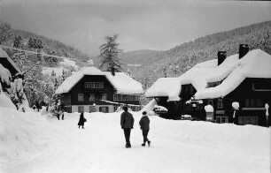 Todtmoos: Verschneite Häuser in Todtmoos