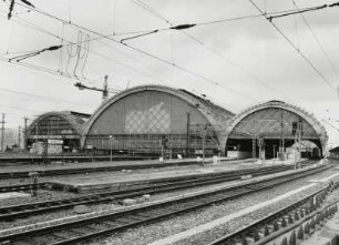 Hauptbahnhof : Hauptbahnhof (1893-1898; E. Giese, P. Weidner). Bahnsteighallen und Gleisanlagen