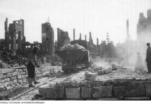 Dresden. Entrümmerung der Innenstadt, Trümmerbahn, 1946