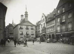 Bad Kissingen, Rathaus : Bad Kissingen, Marktplatz. Blick über den Platz zum Alten Rathaus. Ansicht von der Badgasse von Westen