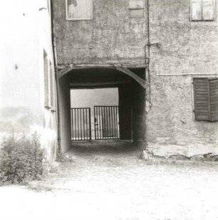 Spremberg, Lange Straße 30. Wohnhaus (18. Jh., ehemaliges Erbburglehn) mit Laden, Durchfahrt