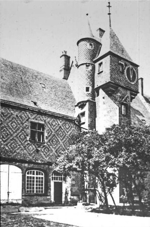 Gien (Loiret), Schloss, Treppenturm im Innenhof